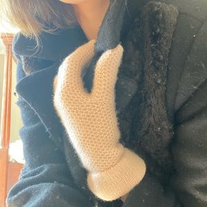 NWOT Portolano Women’s 100% Cashmere Gloves Chunky Knit Soft Pink